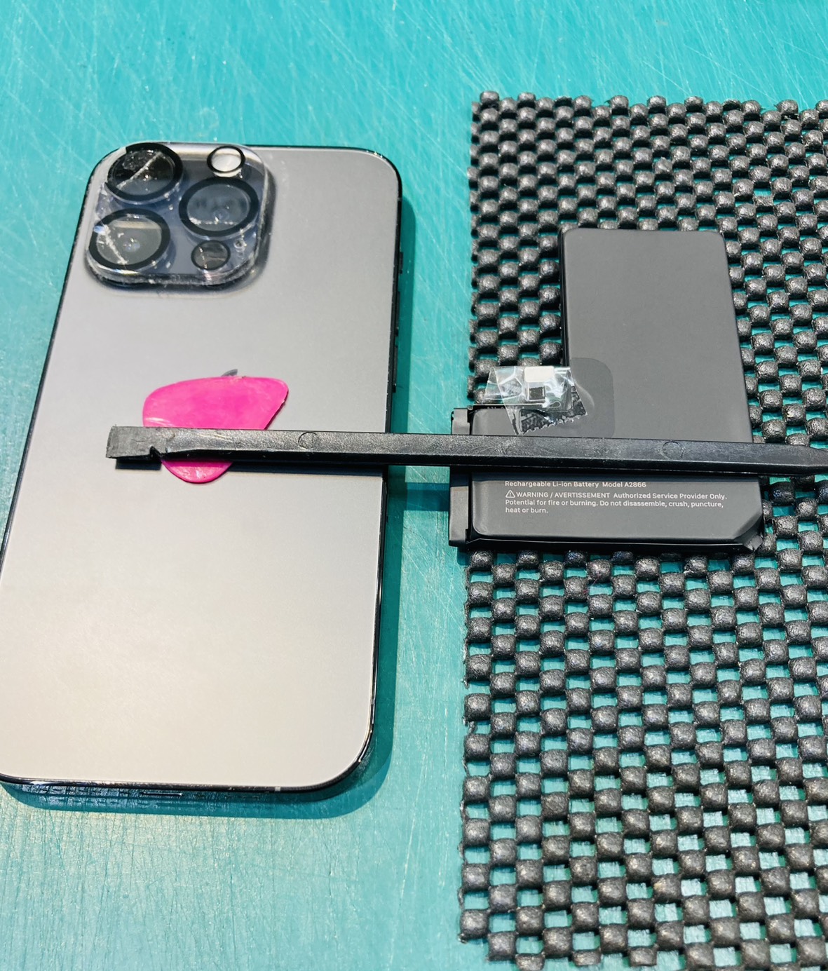 iPhone 14 Proのバッテリー交換｜充電の減りが早い・電池持ちが悪い症状を修理！スマホ修理工房北朝霞店