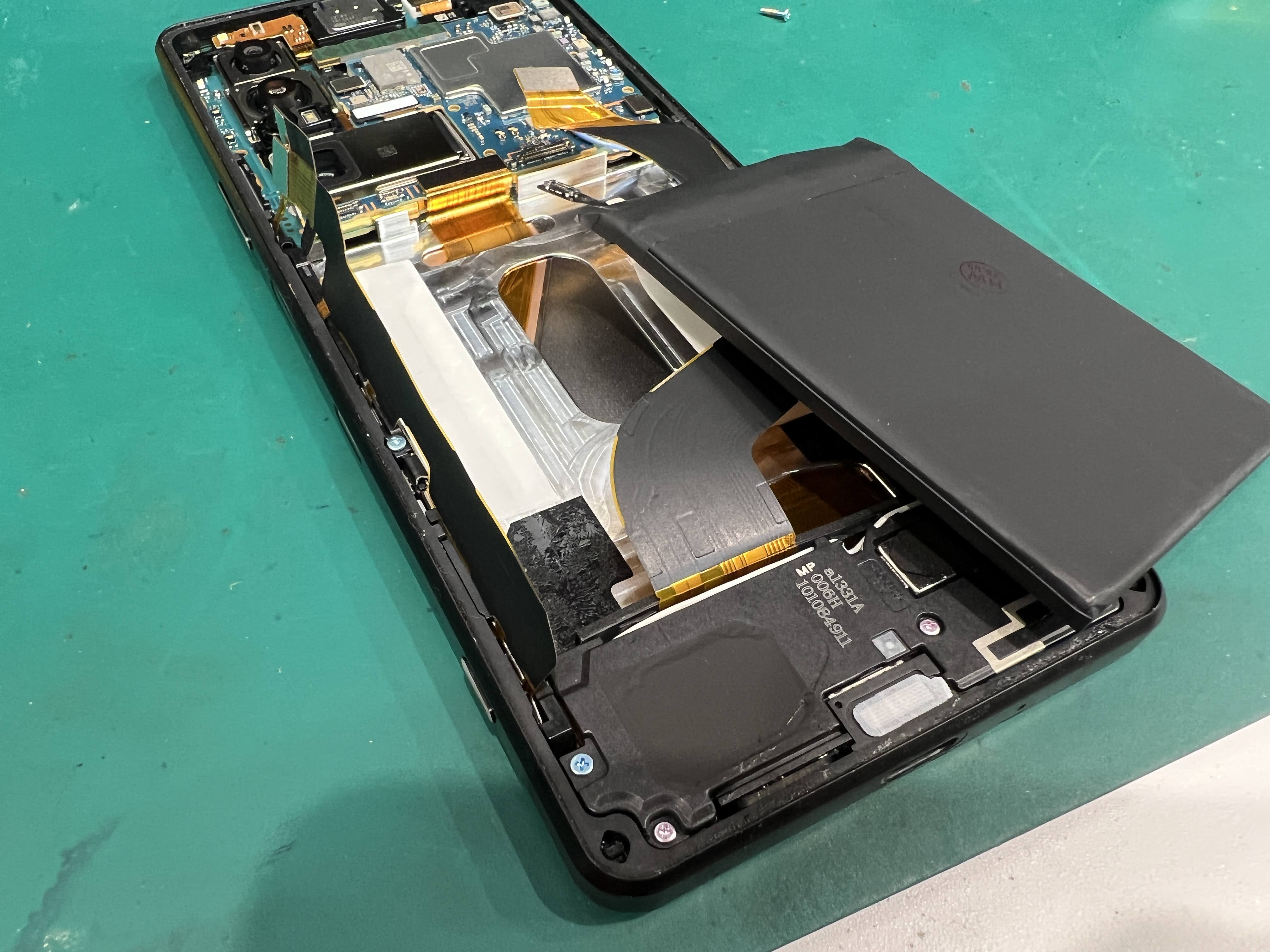 Xperia 1 III（エクスペリア ワン マークスリー）の充電持ちが悪い！バッテリー交換修理のご案内