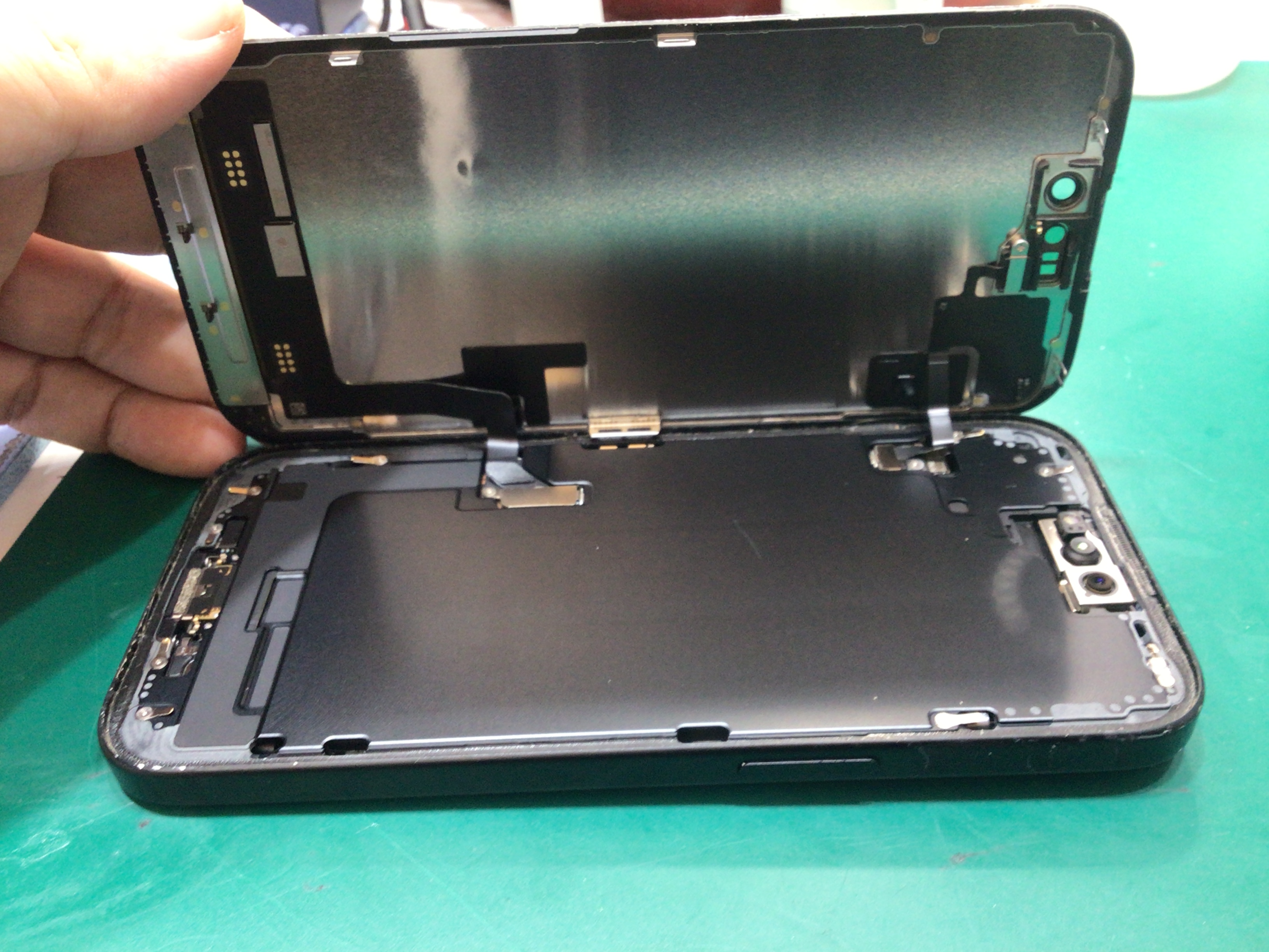 【イーアス高尾】iPhone　のバッテリー交換（データそのまま！）｜電池がすぐ減る症状を最短60分で改善