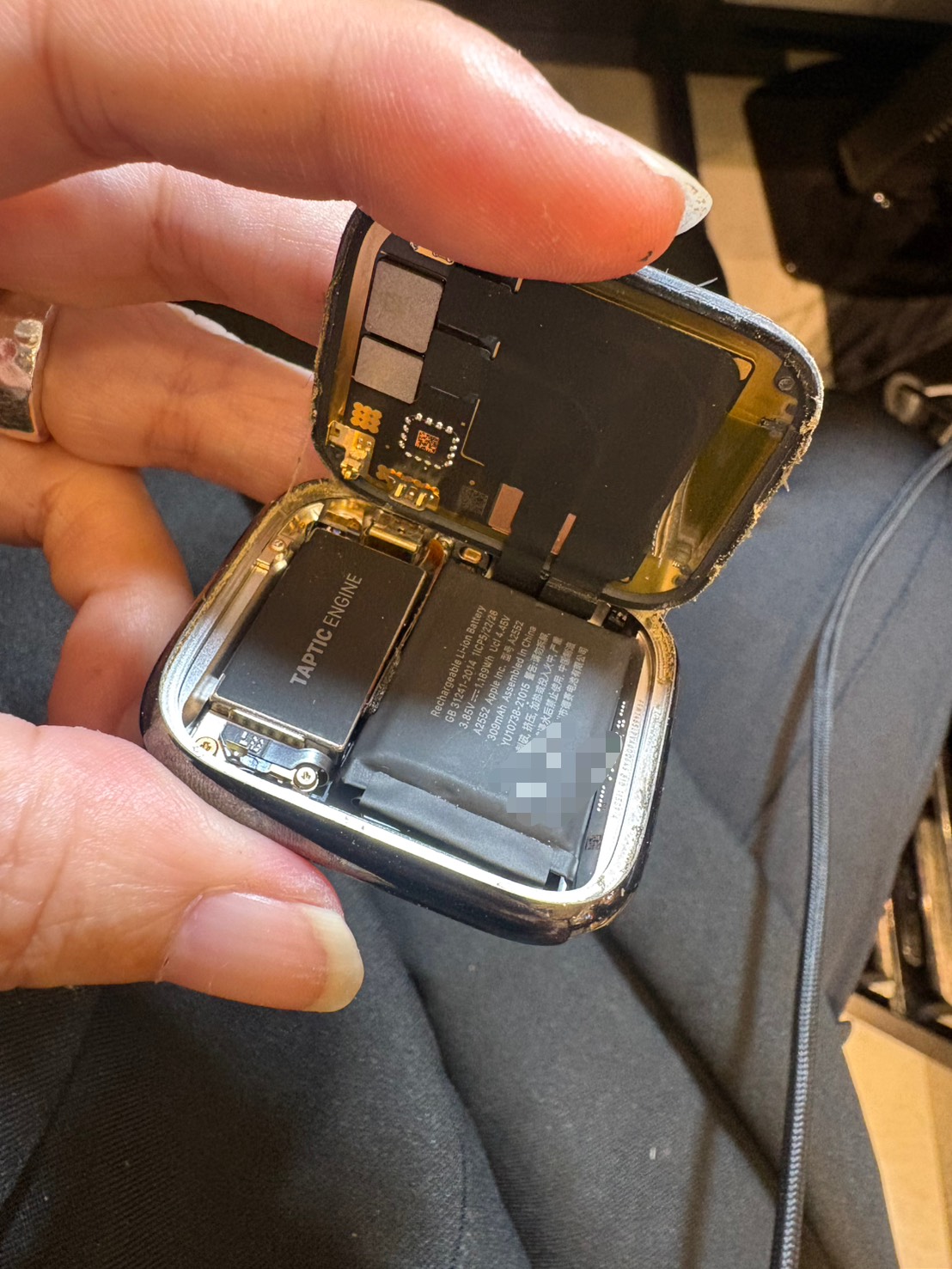 AppleWatch series7のバッテリー交換をさせていただきました【スマホ修理工房新百合丘オーパ店】