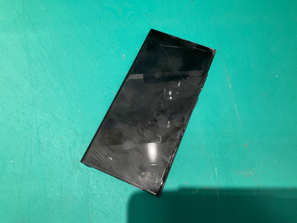 落下で画面が真っ暗に！Galaxy S23 Ultraの画面パーツ交換でデータもそのまま修理 【スマホ修理工房新狭山店】