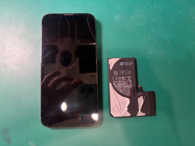 神戸市からお越しのお客様よりiPhone13Proのバッテリー交換をご依頼いただきました！