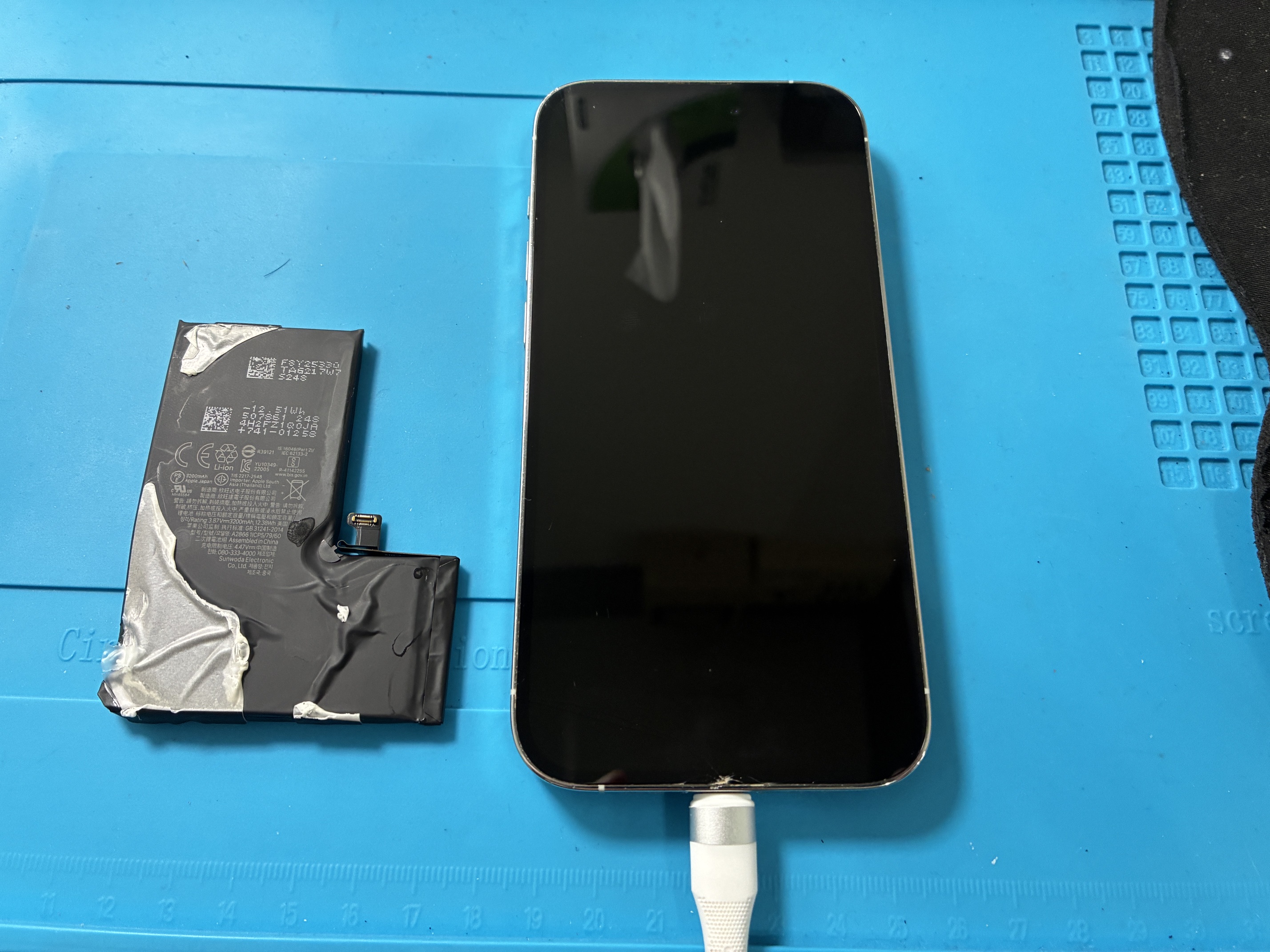 神戸市からお越しのお客様よりiPhone14Proのバッテリー交換をご依頼いただきました！