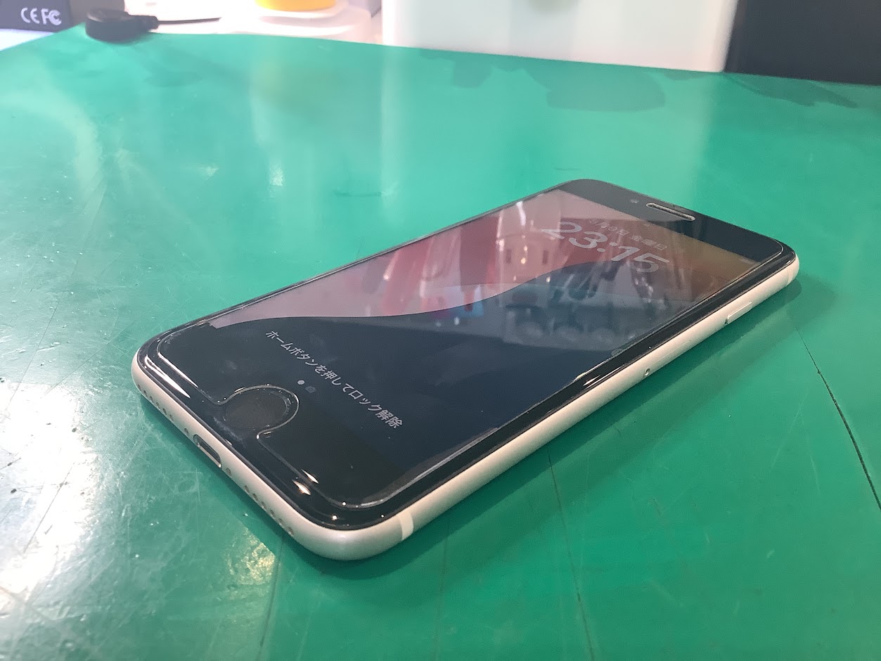 iPhoneSE2の充電口交換ならデータをそのまま・最短即日修理のスマホ修理工房丸井錦糸町店へ