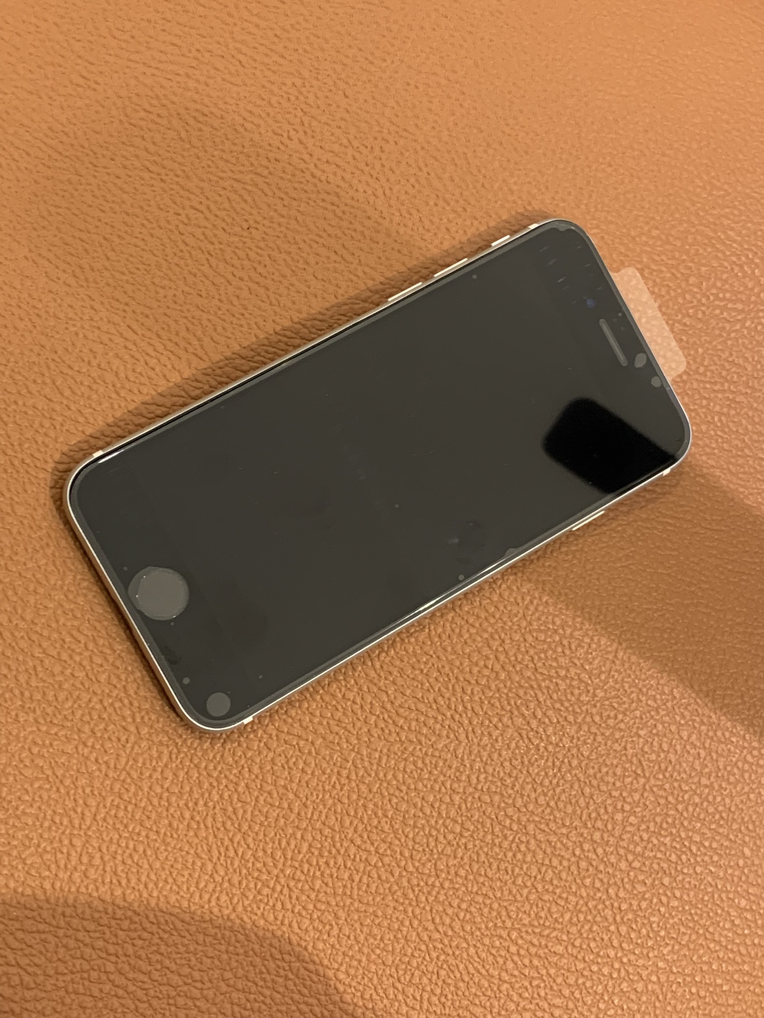 液晶不良がおきてしまったiPhoneSE2（アイフォン）の画面交換承りました！！