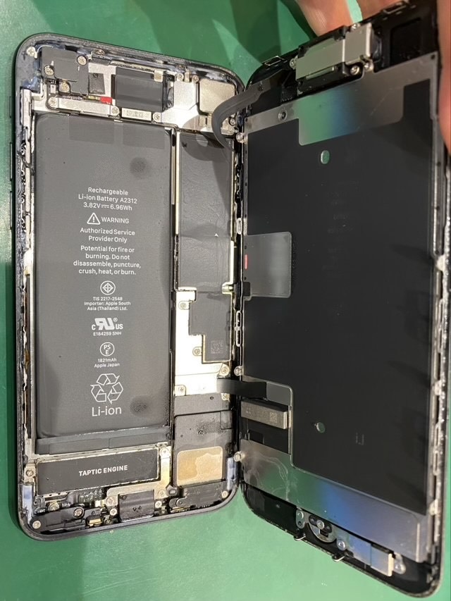iPhone8（アイフォーン）のバッテリー交換は、データそのまま・即日修理の「スマホ修理工房池袋P’パルコ店」へ！
