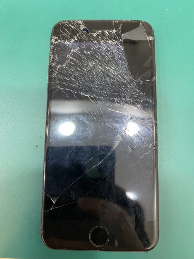 汚れ詰まってるかもしれません！iPhone7画面交換修理【iPhone修理工房テラスモール湘南店】