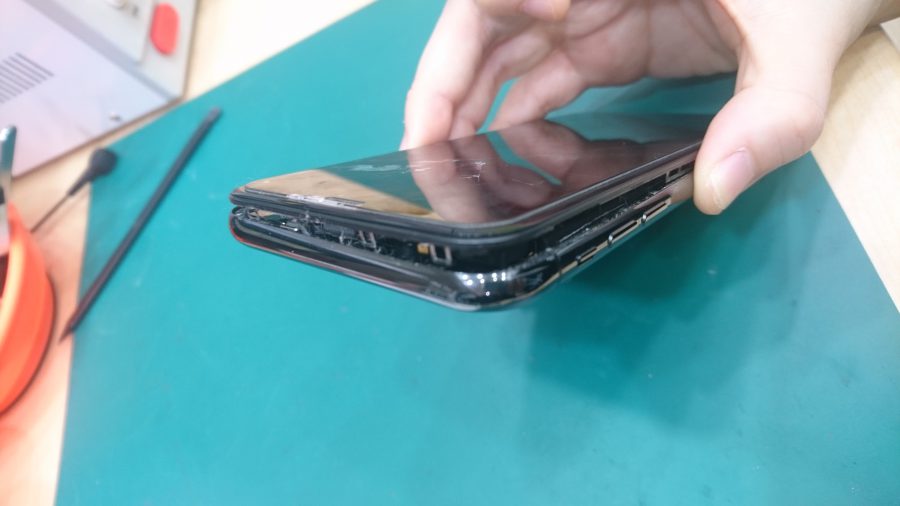 気付いたら画面が浮いてる？！iPhoneXバッテリー+画面修理【スマホ修理工房テラスモール湘南店】