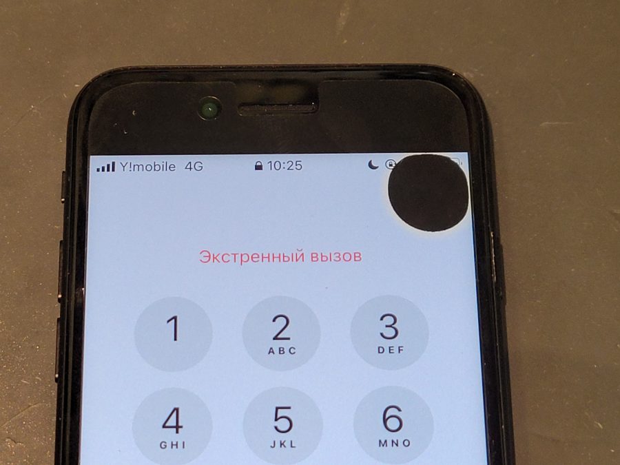 iPhoneSE2(アイフォン)の画面に突然黒いシミ！？スマホ修理工房なら即日で修理いたします！【大阪なんばウォーク店】