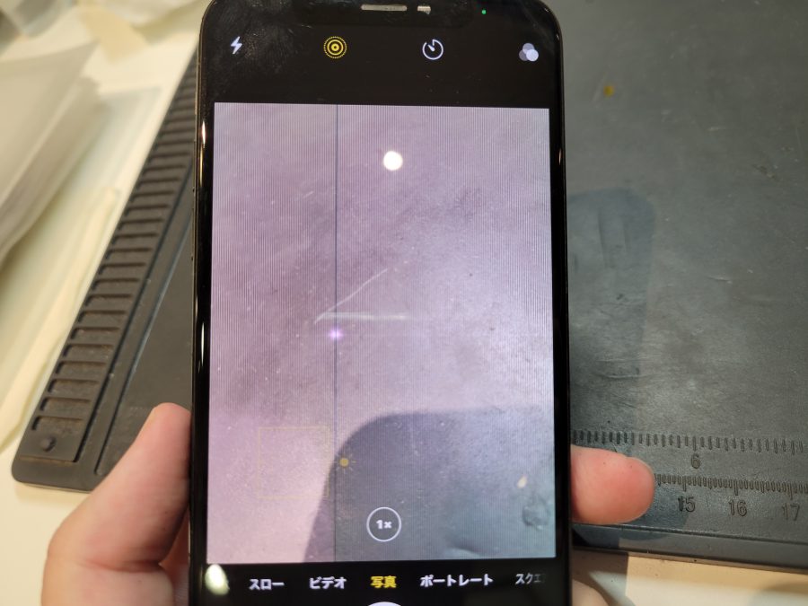 iPhoneX(アイフォン)のカメラの故障？起動すると縦線が入ってしまう