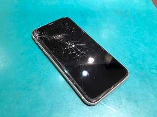 長野県諏訪市のお客様よりiPhone11がゴーストタッチをおこしてしまう・・・とのことでで修理ご依頼いただきました