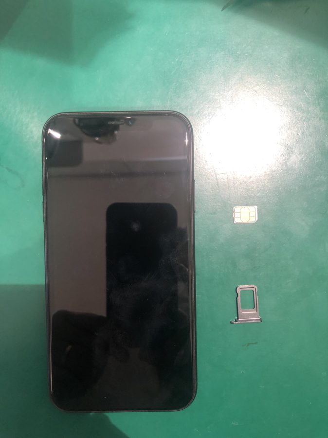 iPhone８（アイフォンエイト）のSIMカードトレイの内部クリーニングが可能！　【スマホ修理工房戸塚モディ店】