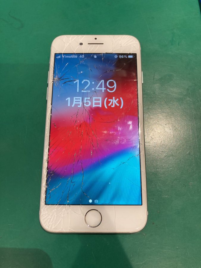【画面交換】ガラス割れが広がってしまったiPhone7(アイフォンセブン)が即日で直せる❕❔【スマホ修理工房 戸塚モディ店】