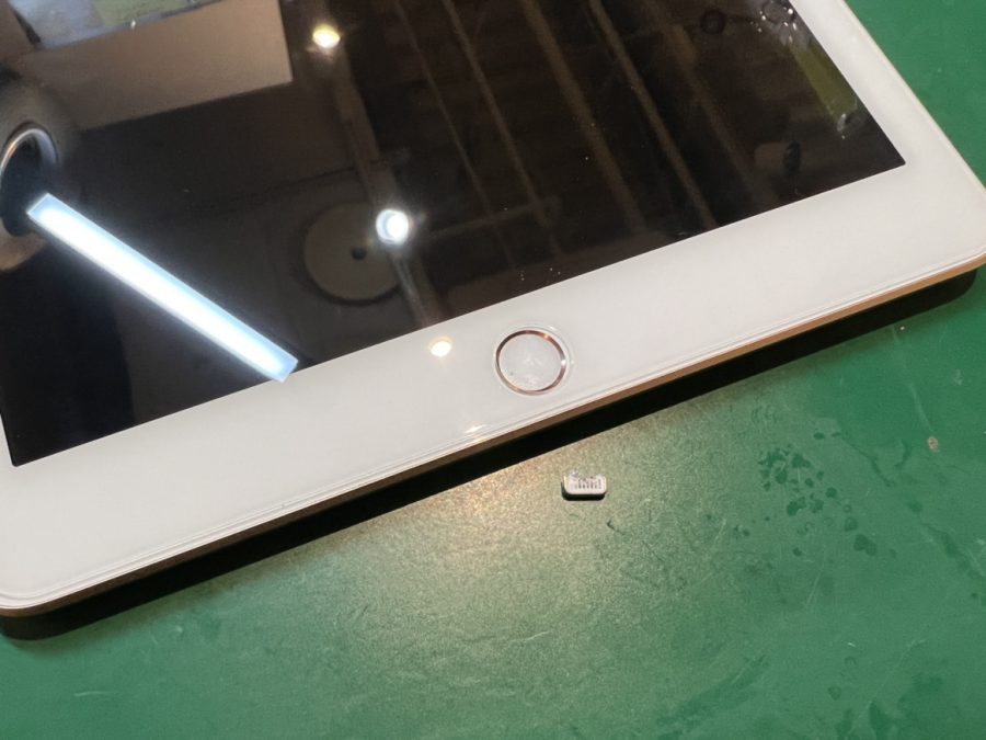 Lightningコネクタの端子部分が折れてiPadが充電出来ない、iPad6(アイパッド)の修理をしました！