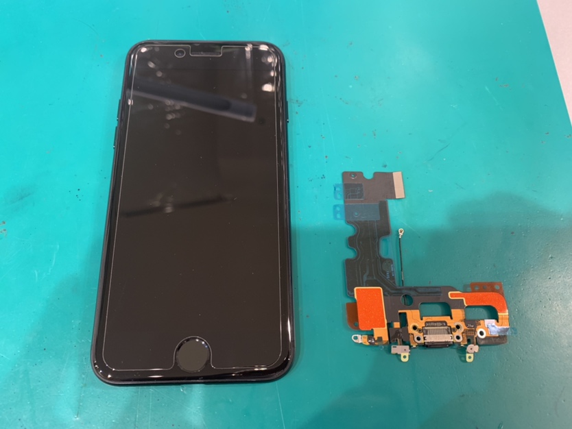 iPhone7（アイフォン7）が充電口の修理ならスマホ修理工房新宿PePe店にお任せ下さい！