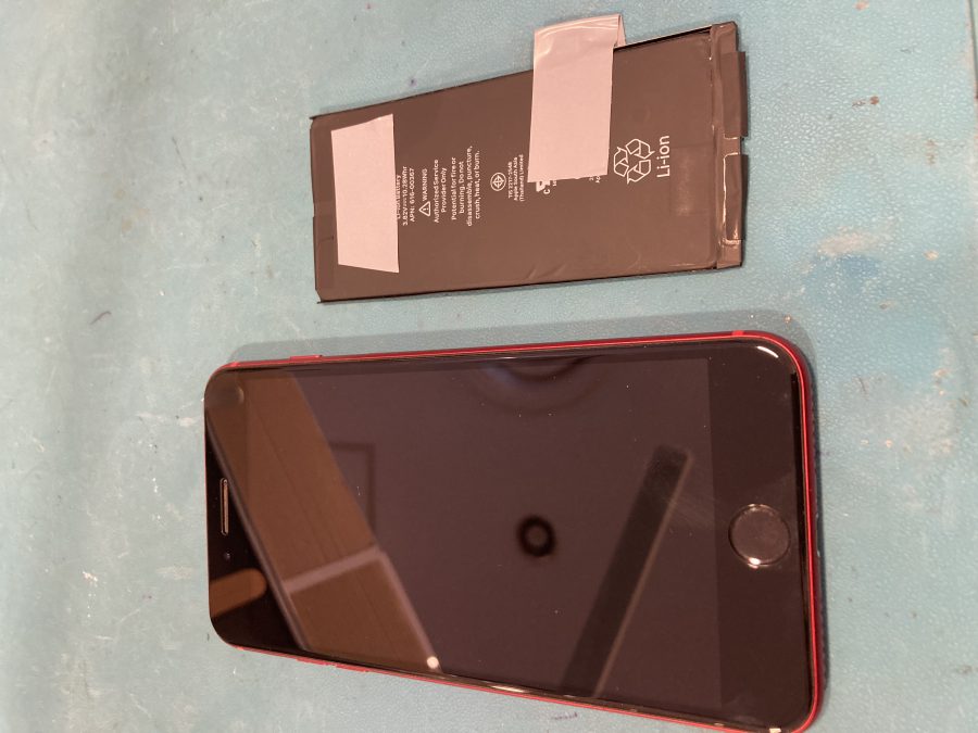 iPhone8（アイフォンエイト）充電の持ちが悪い…！最短60分で解決！【スマホ修理工房札幌店】