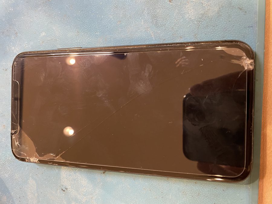 画面が割れちゃった…そんなiPhoneXS(アイフォンテンエス)即日対応致します。【スマホ修理工房　仙台PARCO２店】