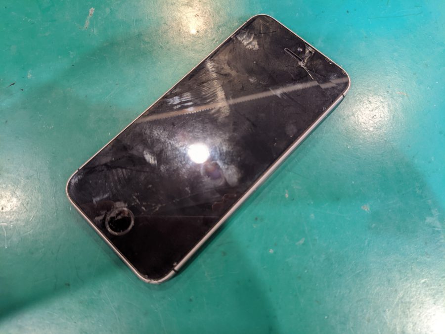 iPhoneSE第一世代(アイフォン)の画面交換もスマホ修理工房ペリエ千葉店へ！