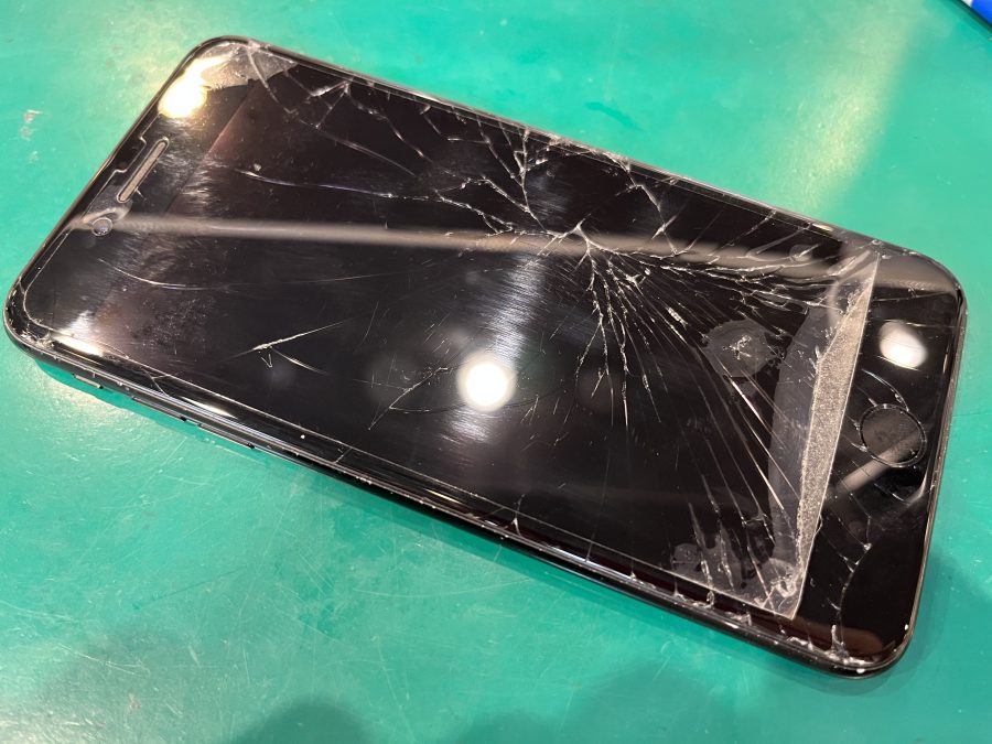 iPhone(アイフォン)7Plusの画面割れ修理！データそのまま即日修理ならスマホ修理工房ペリエ千葉店へ！