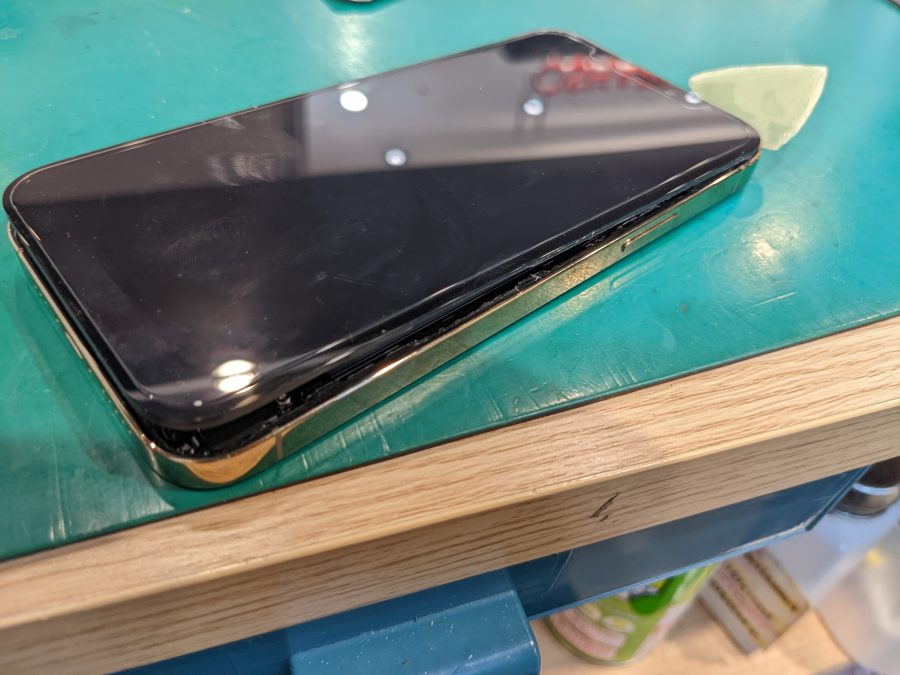 iPhone12Pro(アイフォン)の画面割れ修理はスマホ修理工房ペリエ千葉店へ！