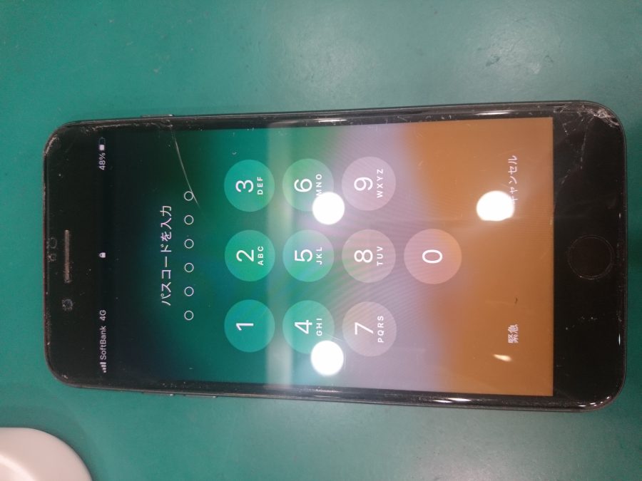 【画面割れ修理】iPhone8Puls(アイフォン8プラス)落として割れてしまった【スマホ修理工房 テラスモール湘南店】