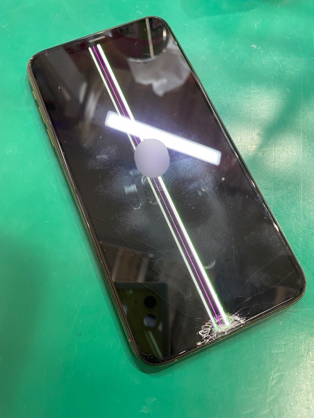 iPhoneXSMax(アイフォン)の画面修理は【スマホ修理工房池袋P'パルコ店】にお持ち込みください！