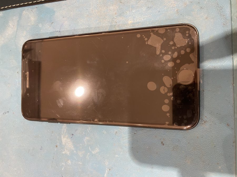 割れてiPhoneSE第二世代(アイフォンエスイー)画面修理行いました！【スマホ修理工房　仙台PARCO２店】