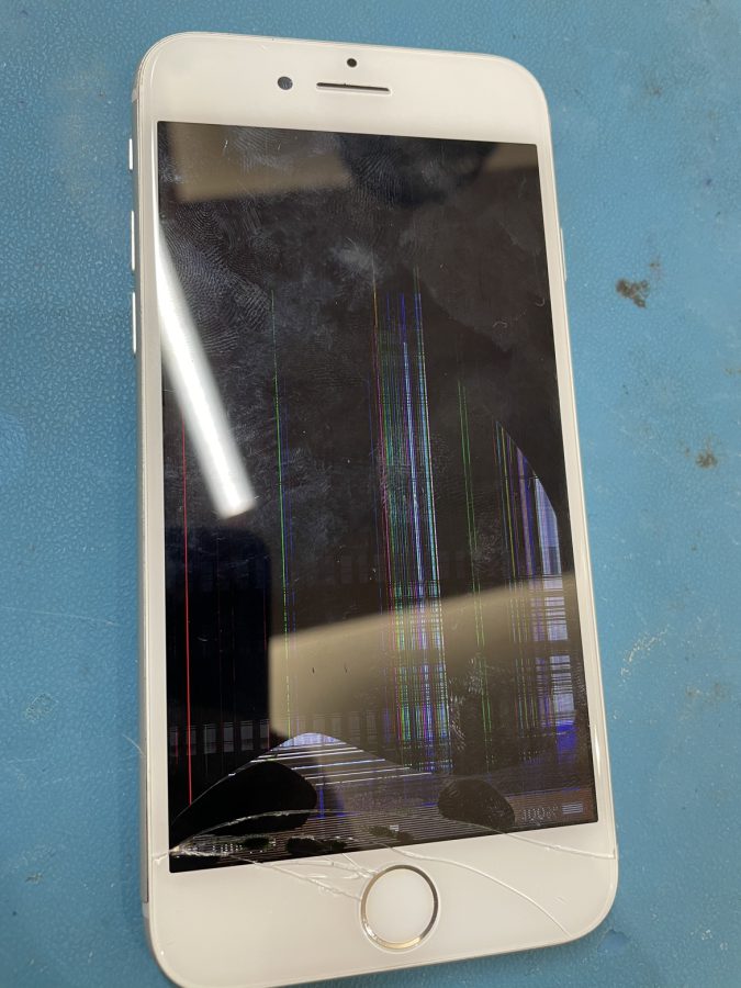 電源切れない上に画面も触れない！iPhone8（アイフォン）の画面修理