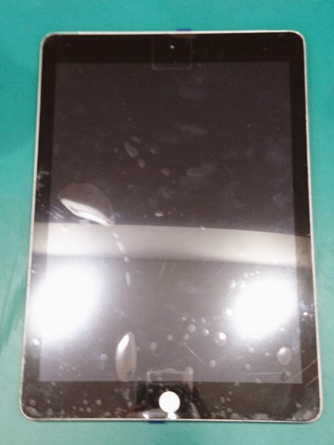 【画面割れ修理】iPad7(アイパッド7)落として割れてしまった【スマホ修理工房 テラスモール湘南店】