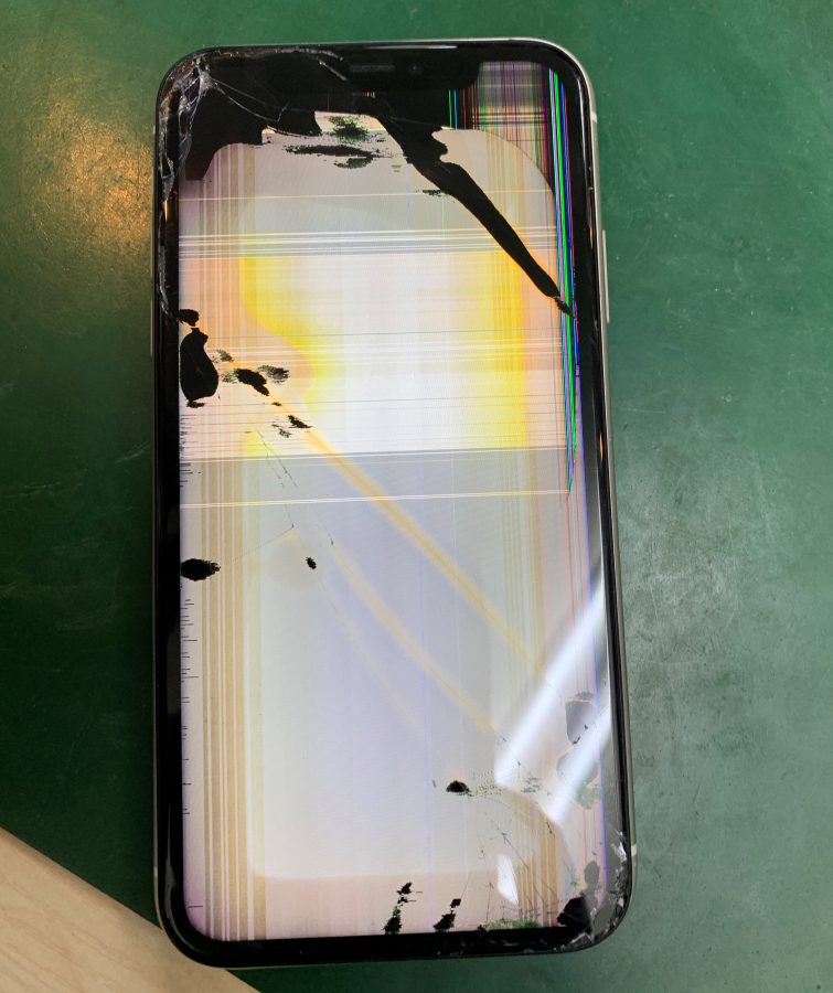 iPhone11の画面が映らない【液晶破損修理】