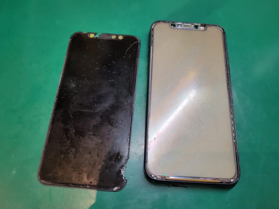 画面が剥離したiPhoneX(アイフォン)の修理を行いました！スマホ修理工房なら即日対応可能です！【大阪なんばウォーク店】