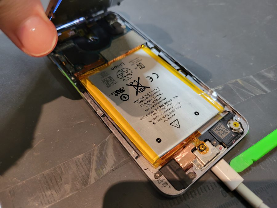 iPod touch 第五世代(アイポッド)のバッテリー交換を行いました！iPodの対応もスマホ修理工房にお任せください！