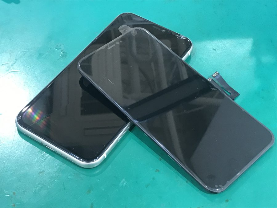 iPhone11(アイフォン)を階段で落としてしまって画面が割れてしまった...そんな時はスマホ修理工房水戸オーパ店へ！