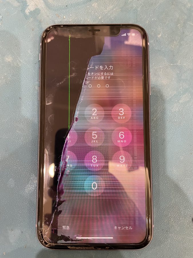 縦線入って画面左が反応しない！iPhone11(アイフォン)の液晶パネル交換