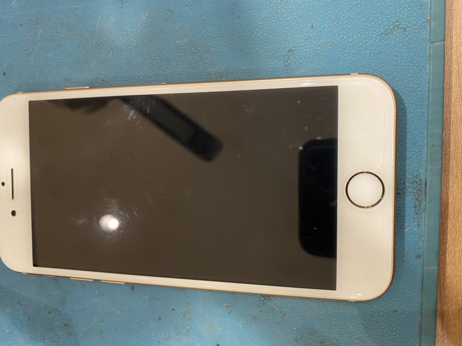 バッテリーの劣化が著しいiPhone８（アイフォンエイト）即日飛び込みでバッテリー交換OKです!