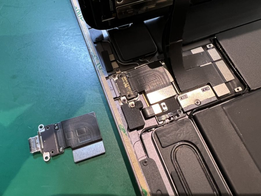 充電出来なくなったiPad pro11(アイパッド)充電コネクタ交換修理ならスマホ修理工房水戸オーパ店にお任せください！