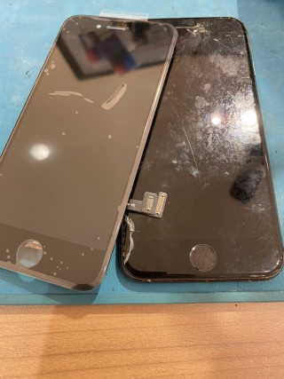 機種変更せずもっと使いたいiPhone8を即日画面修理【スマホ修理工房　仙台PARCO２店】