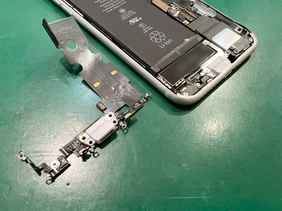 iPhone8(アイフォン)充電コネクタ修理ならスマホ修理工房水戸オーパ店にお任せくだい！