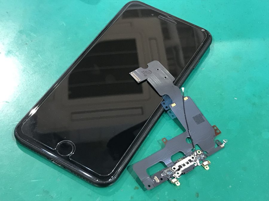 iPhone7(アイフォン)の充電口交換修理を行いました！