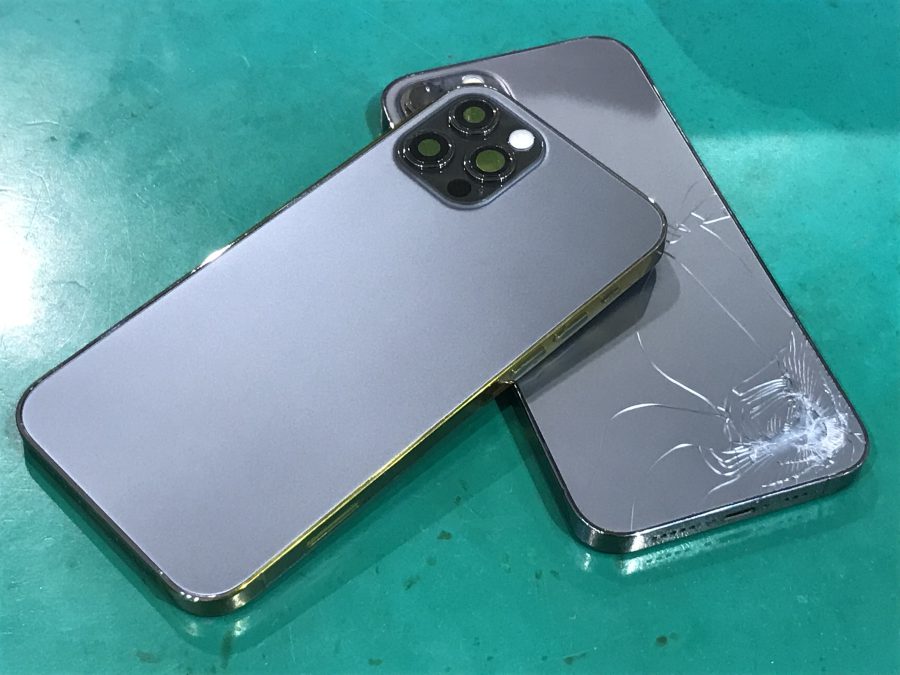 手を滑らせてしまって背面パネルが割れてしまったiPhone12 pro(アイフォン)の修理を行いました！