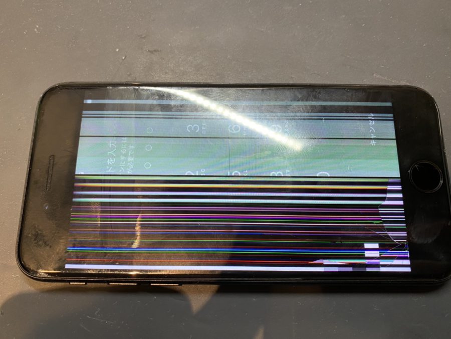 iPhone SE2(アイフォン)の画面修理とカメラレンズ修理を行いました！スマホ修理工房なんばウォーク店ならデータそのま