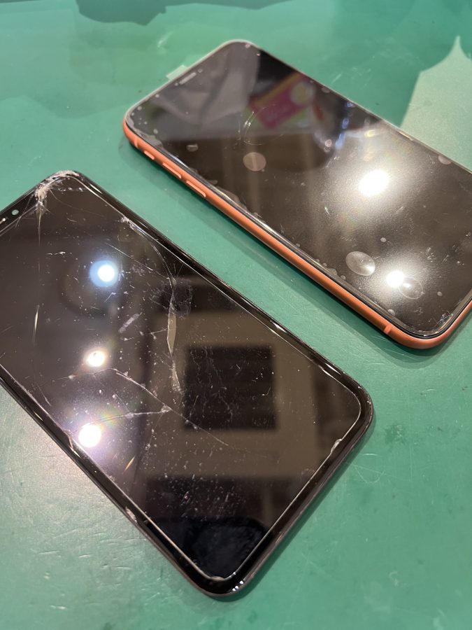 落として液晶にシミのような跡が。。iPhoneXR(アイフォン)の画面交換修理ならiPhone修理工房水戸オーパ店へ！！即日対応