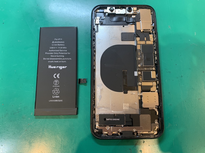 使い勝手のいいiPhone8（アイフォン8）！バッテリーの減りが早いと感じたらスマホ修理工房新宿PePe店で交換しましょう