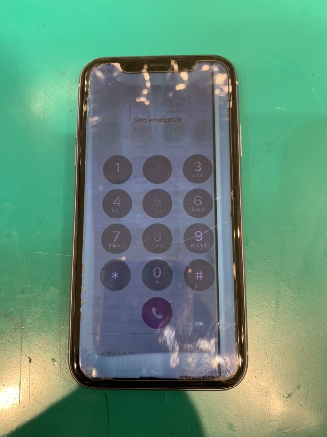 iPhone11（アイフォン11）の画面が暗くなってしまった…そんな時はスマホ修理工房新宿PePe店にお任せください！