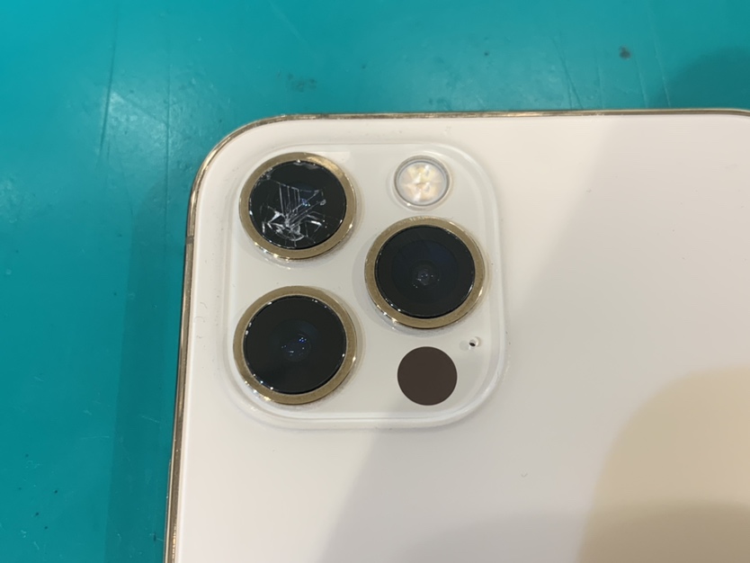 iPhone12pro(アイフォン12pro）のカメラレンズが割れてしまった時は！スマホ修理工房新宿PePe店でサクッと修