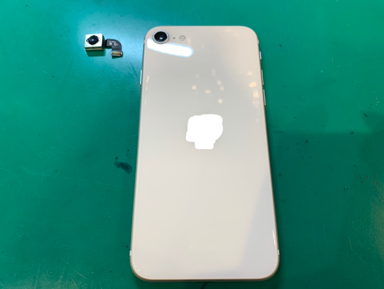 iPhoneSE2（アイフォン）のカメラ起動できない...そんな時はスマホ修理工房新宿PePe店でサクッと解決！