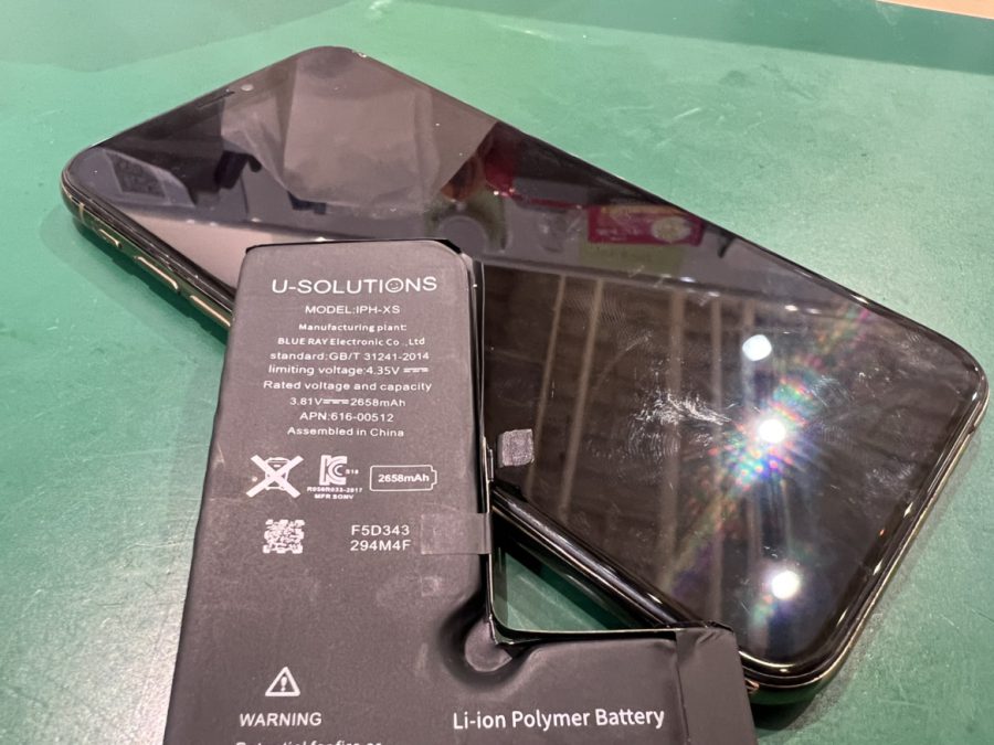 夜まで充電が持たないiPhoneXS(アイフォン)の電池交換ならスマホ修理工房水戸オーパ店にお任せください！！