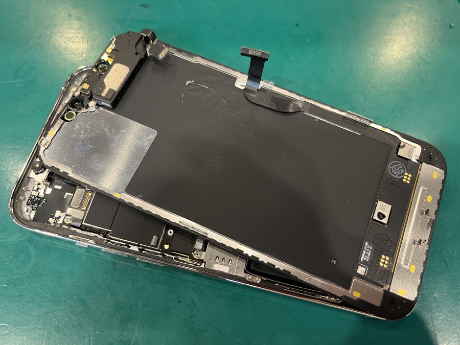 遂にiPhone12ProMax(アイフォン)の画面交換‼ペリエ千葉地下1階のスマホ修理工房ペリエ千葉店なら修理OK♪
