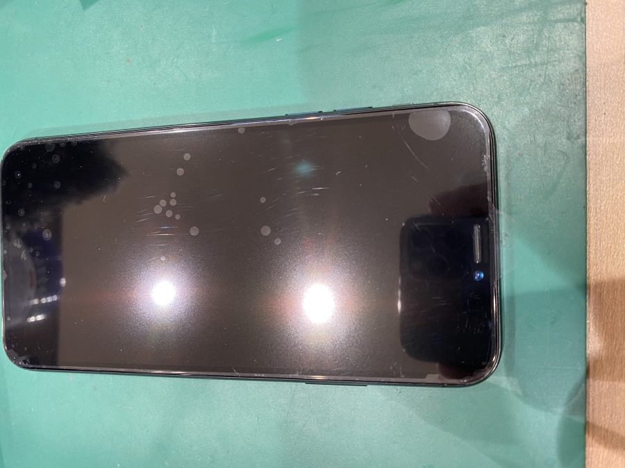 気付かぬ間にパネルにまで影響が…iPhoneX(アイフォンテン)のバッテリー膨張修理致しました