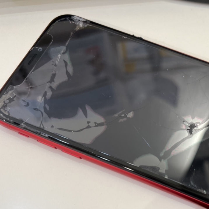 シャワーに濡らして起動しなくなってしまった。。。そんな時はスマホ修理工房水戸オーパ店にお任せください！！！